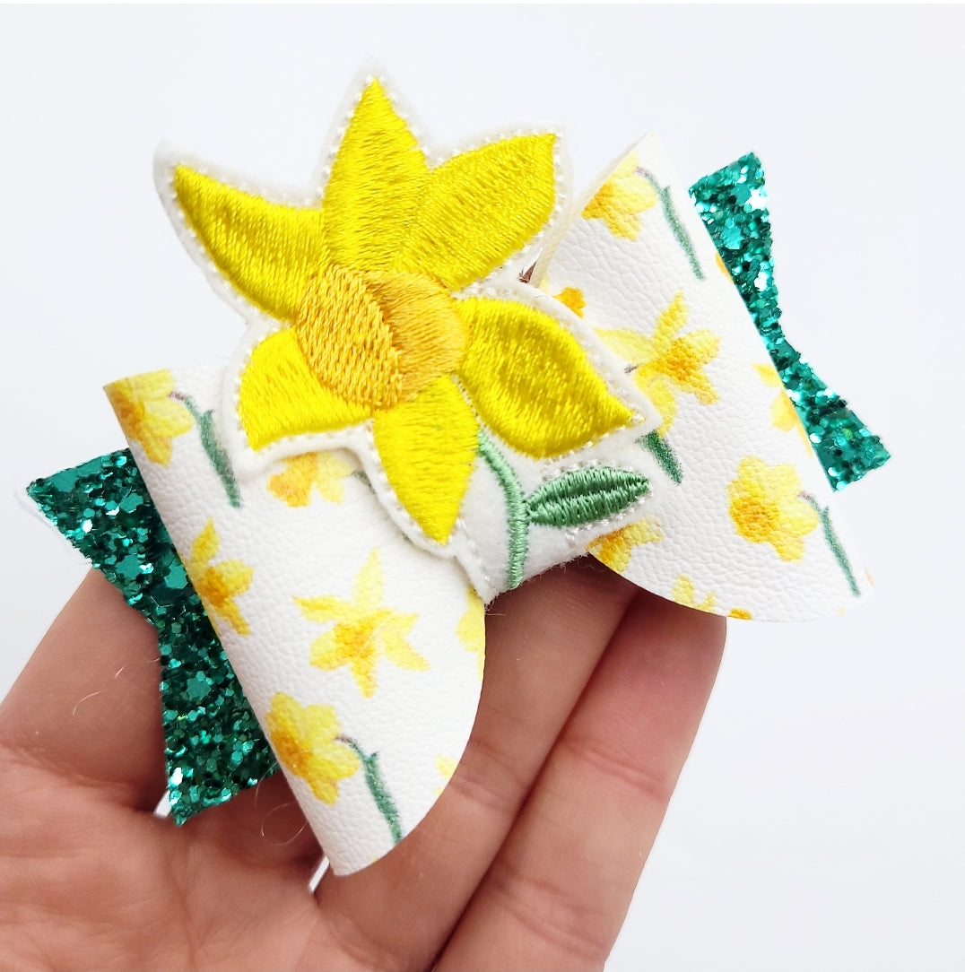 Daffodil Bow Peeker
